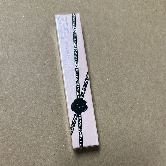 Viktor&Rolf FlowerBomb Spray 7.5ml, NEW - Picture 1 of 3